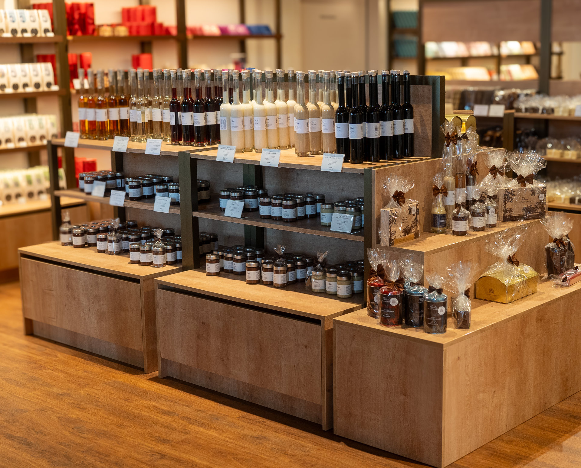 Rausch-Schokoland-Regale-1920